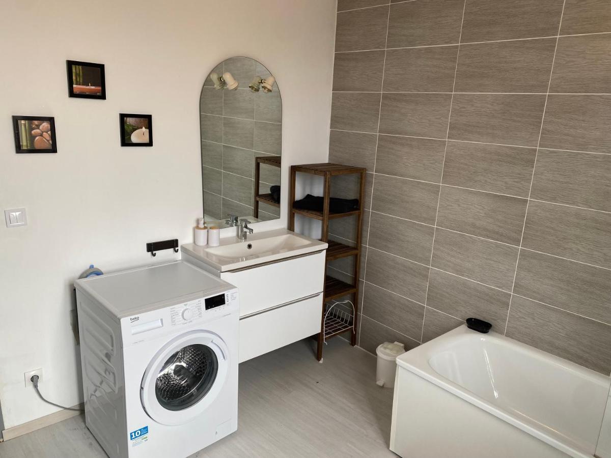 Joli Appartement Avec Parking Gratuit Sur Place Givet Buitenkant foto