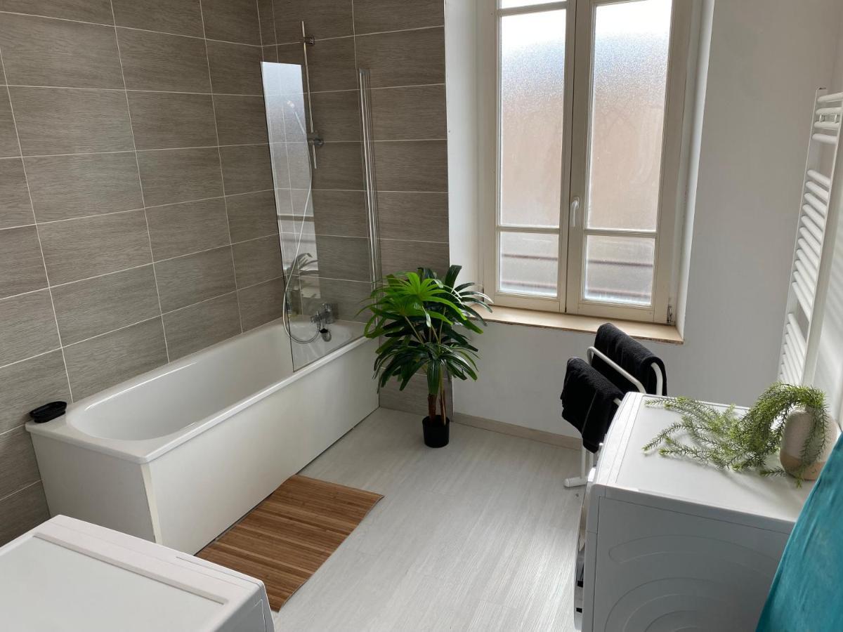 Joli Appartement Avec Parking Gratuit Sur Place Givet Buitenkant foto