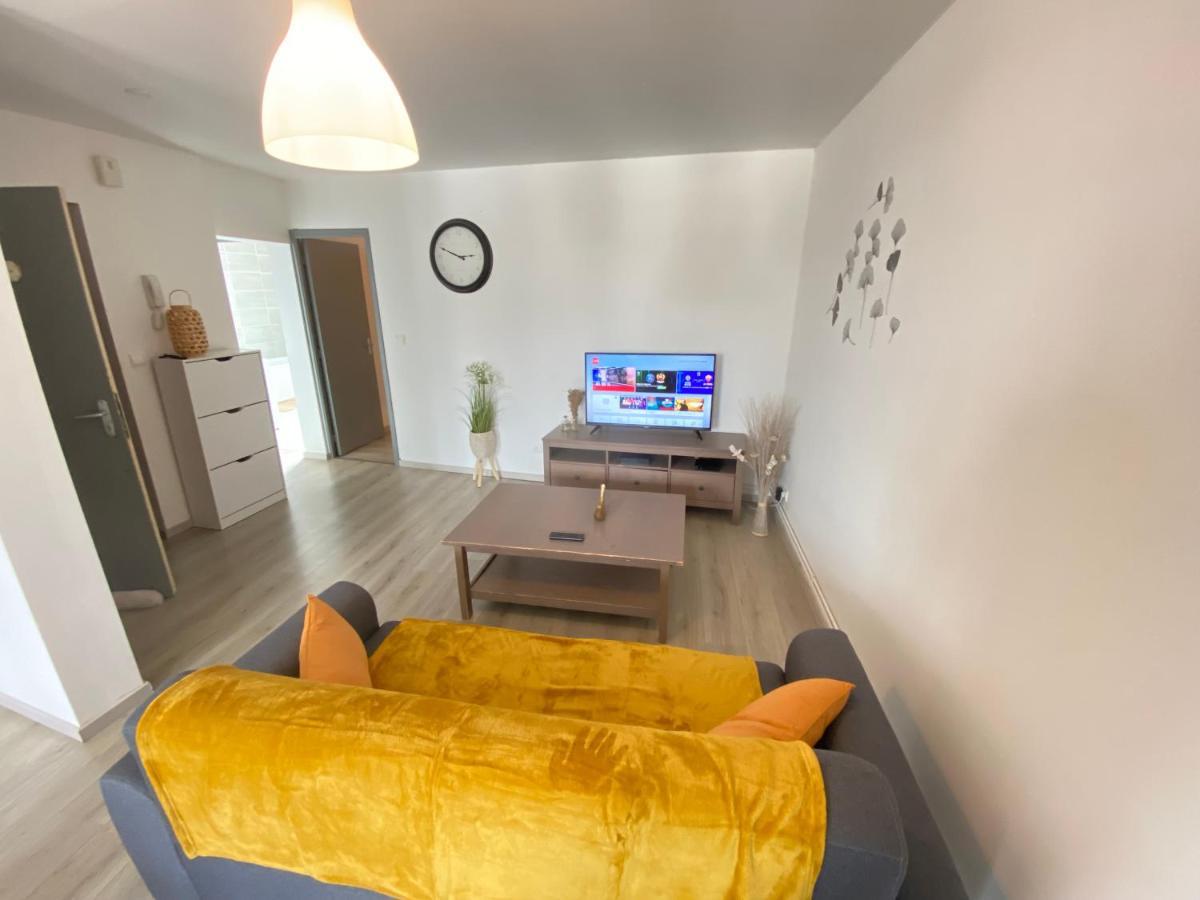 Joli Appartement Avec Parking Gratuit Sur Place Givet Buitenkant foto