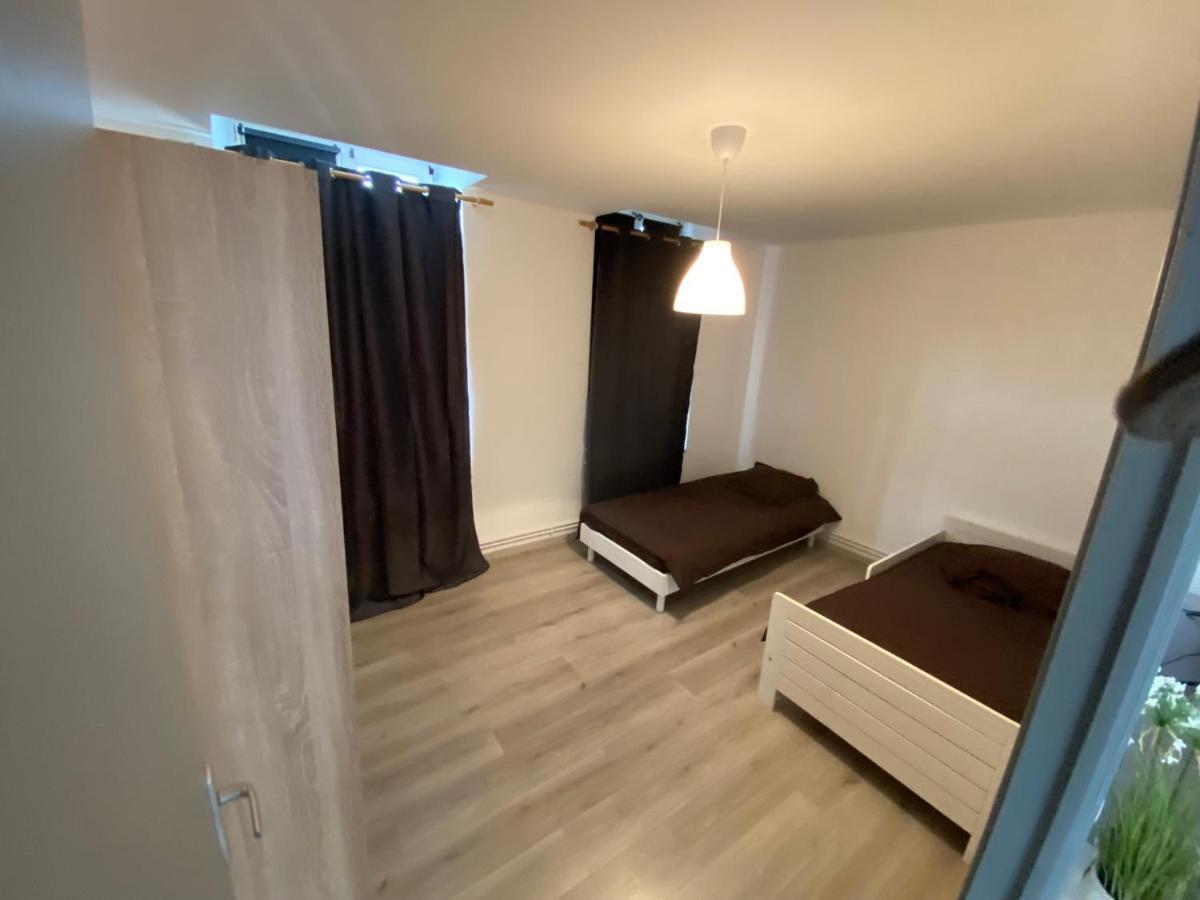 Joli Appartement Avec Parking Gratuit Sur Place Givet Buitenkant foto